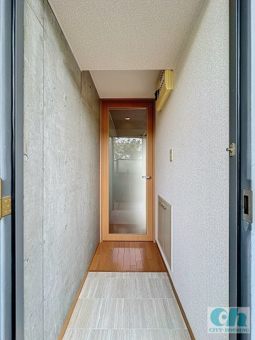 R’ s court 202号室の玄関