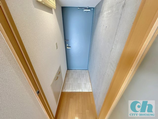 R’ s court 202号室の玄関