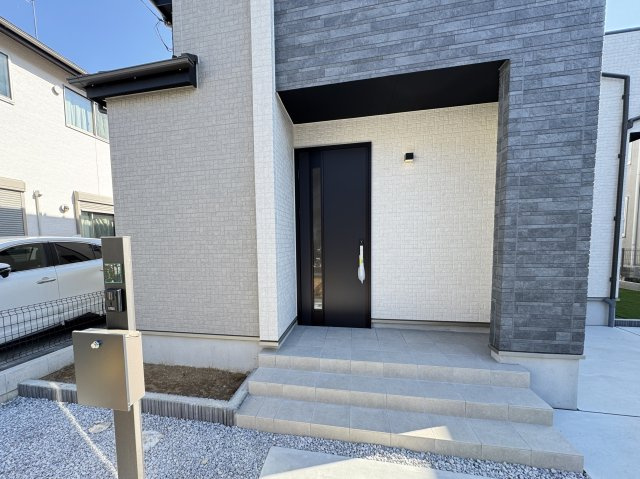 松戸市竹ヶ花西町新築戸建【北部小学校：4分】のエントランス|エントランス・玄関ポーチ