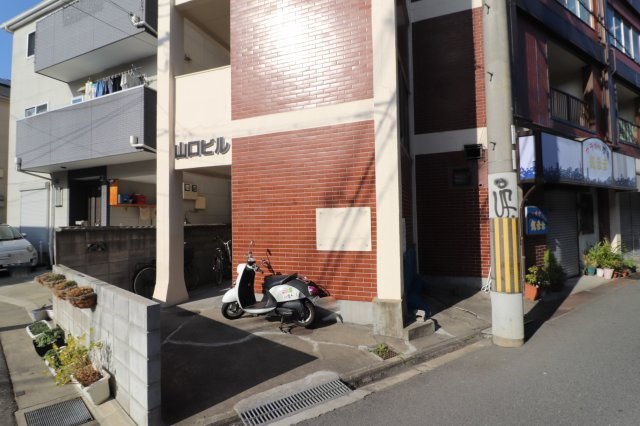 山口ビルのエントランス