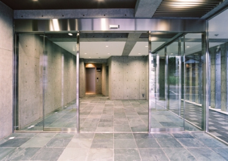 ピアッツァレント奈良医大前のエントランス