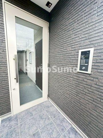 ジーメゾン大久保ルミナスのエントランス|ゆとりのあるエントランスです