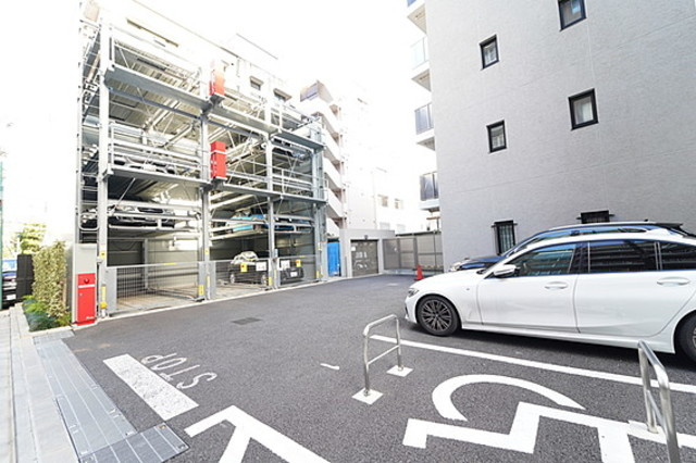 プラウドフラット渋谷富ヶ谷の駐車場