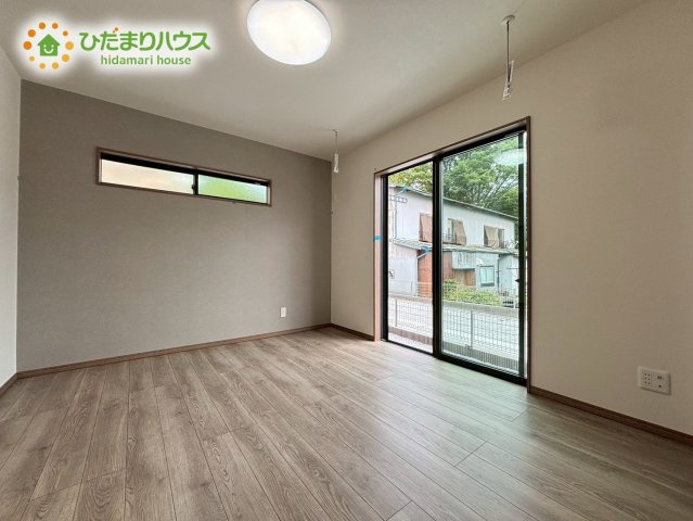 熊谷市大原　第6期　新築一戸建て　ワイウッドコート　01の洋室|リビングと続き間になっている洋室★