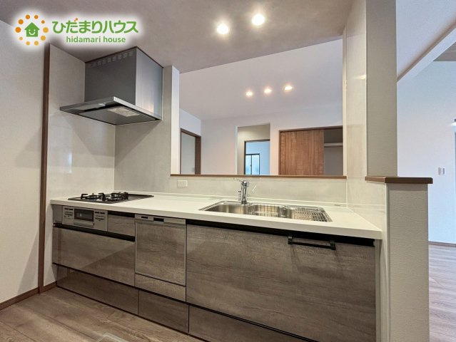 熊谷市大原　第6期　新築一戸建て　ワイウッドコート　01のキッチン|お子様やペットを見守りながらお料理ができる対面式キッチン(*^-^*)