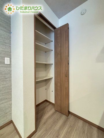 熊谷市大原　第6期　新築一戸建て　ワイウッドコート　01の収納|食材の収納に便利なパントリー☆彡