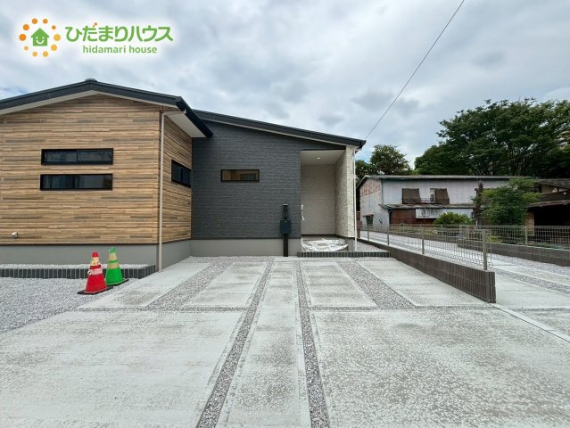 熊谷市大原　第6期　新築一戸建て　ワイウッドコート　01の駐車場|並列駐車2台可能！
車の出し入れもラクラク(*^-^*)