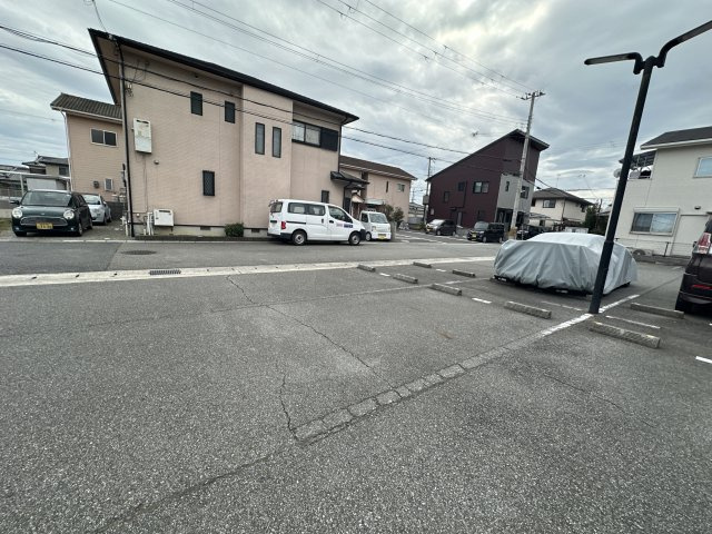 ドミールブラシェ北天満の駐車場