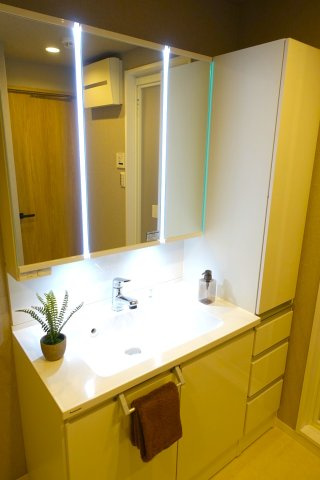 ライオンズマンション筑紫丘の独立洗面台