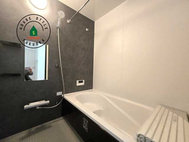 福津市津屋崎8丁目第1-3棟(3号棟）の内観：施工例|1日の疲れを癒してくれる広々バスルーム。雨の日のお洗濯にも大活躍な浴室乾燥機付です！