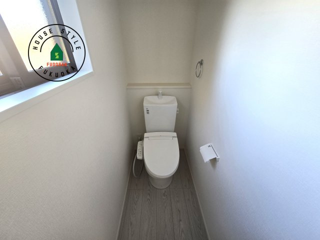 福津市津屋崎8丁目第1-3棟(3号棟）の内観：施工例|温水洗浄便座を完備しております。2ヶ所にトイレがあるのは朝の慌ただしい時間も安心です。