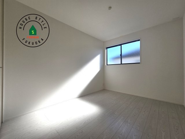 福津市津屋崎8丁目第1-3棟(3号棟）の内観：施工例|落ち着いた色調の洋室です。