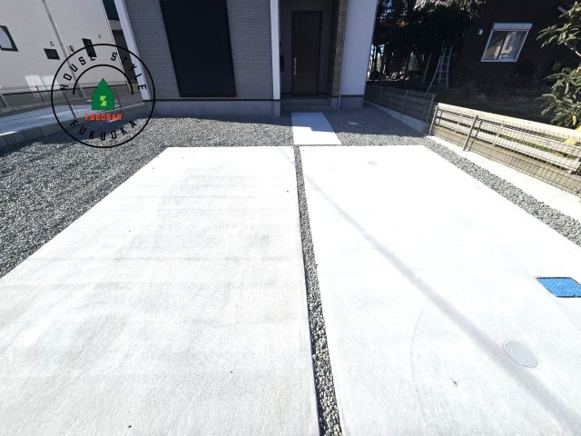 福津市津屋崎8丁目第1-3棟(3号棟）の駐車場|広々した駐車場になります。3台並列駐車となります。