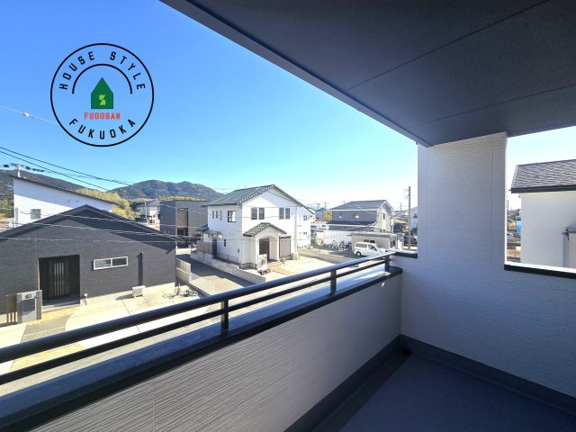 福津市津屋崎8丁目第1-3棟(3号棟）の展望|窓から緑が見える物件も魅力的です。