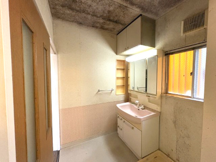 東松山市旗立台　中古戸建の洗面所