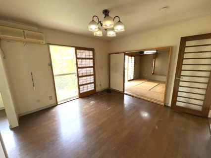 東松山市旗立台　中古戸建の居間・リビング