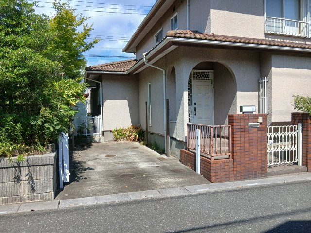 東松山市旗立台　中古戸建の駐車場