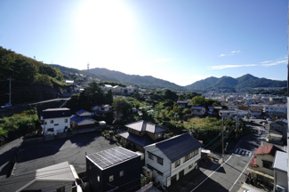 【展望】 | 【四季を感じる】
四季の移ろい・爽やかな青空や風を感じられ
自然を愉しめるパノラマビュー。
毎日の暮らしに余裕を感じさせてくれる、
遮る物の無い開放的な眺望を是非、ご堪能ください。