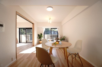 【居間・リビング】 | 【上質リノベ】フローレンス海田月見町 | 室内（2025年10月24日8：00頃）撮影