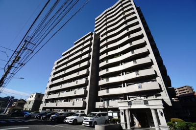 【外観】 | 【上質リノベ】フローレンス海田月見町 | 現地（2025年10月24日8：00頃）撮影