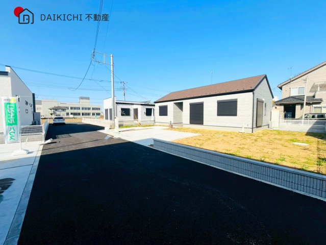 【前面道路含む現地写真】 | 加須市上三俣1期　ピュアガーデン　新築戸建　全5棟　2号棟
