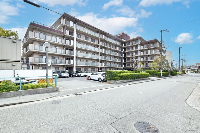 マンハイム甲子園Ⅰの外観|阪神「甲子園」駅徒歩15分×南西角住戸！専有面積約91㎡の4LDK！2025年6月室内リフォーム済で綺麗なお部屋に生まれ変わりました◎即日ご案内可能です。皆様からのご連絡を心よりお待ちしております。