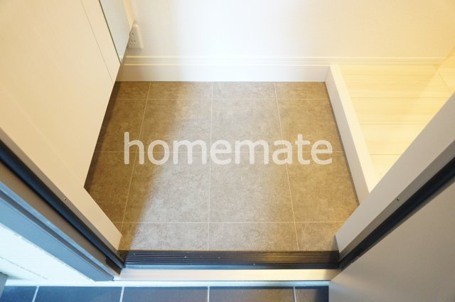 熊本市中央区黒髪６丁目のアパートの玄関