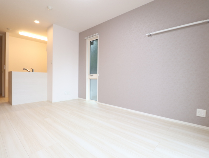 熊本市中央区黒髪６丁目のアパートの居間・リビング