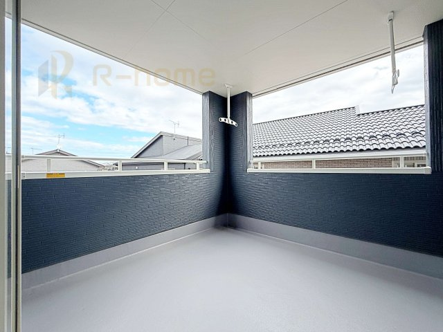 水戸市見川12期　新築戸建て　5号棟のバルコニー|急な雨でも安心のインナーバルコニー♪忙しいご夫婦も大満足♪