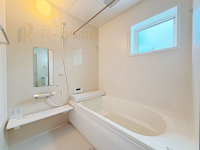 水戸市見川12期　新築戸建て　5号棟の浴室|１坪タイプの大きなお風呂で、小さなお子様とご一緒に入浴いただける広さです！