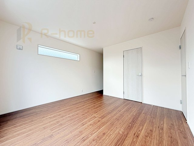 水戸市見川12期　新築戸建て　5号棟の洋室|収納便利なウォークインクローゼット付きの洋室♪
明るく風通しの良いお部屋です♪
