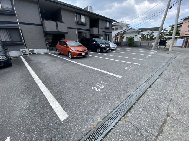 パーム・コートの駐車場