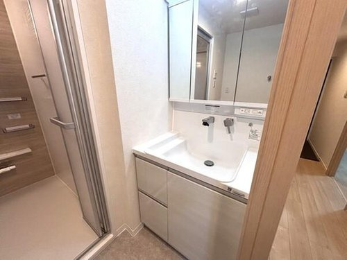 エステムコート西宮今津の独立洗面台