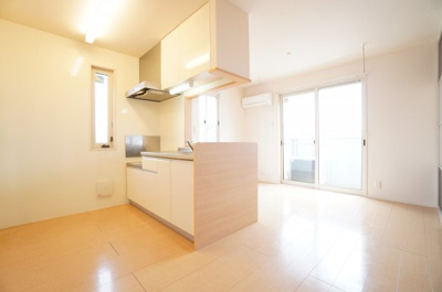 【居間・リビング】 | アヴニール A | ※同物件・反転タイプの写真です。