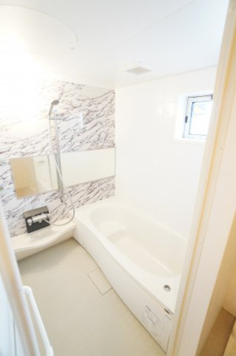 【浴室】 | アヴニール A | ※同物件・反転タイプの写真です。