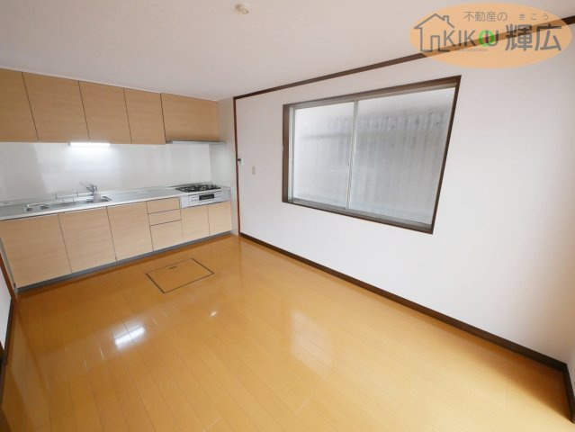 加古川市米田町平津　中古戸建の居間・リビング