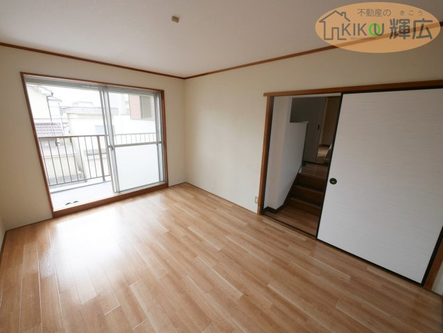 加古川市米田町平津　中古戸建の洋室