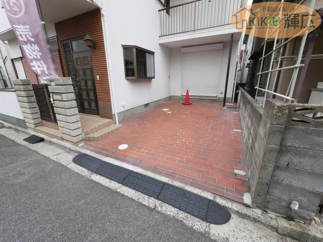 加古川市米田町平津　中古戸建の駐車場