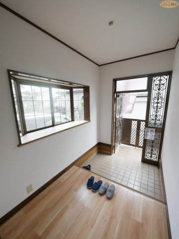加古川市米田町平津　中古戸建の玄関