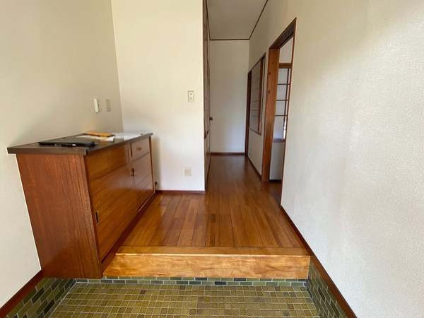 南町松本貸家西の玄関|落ち着いた玄関です