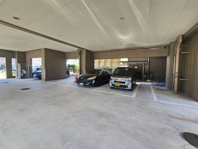 【駐車場】 | ローレルコート白島九軒町 | 敷地内平面駐車場　※空き状況はお問合せください