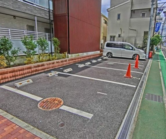 リブリアイリスSの駐車場
