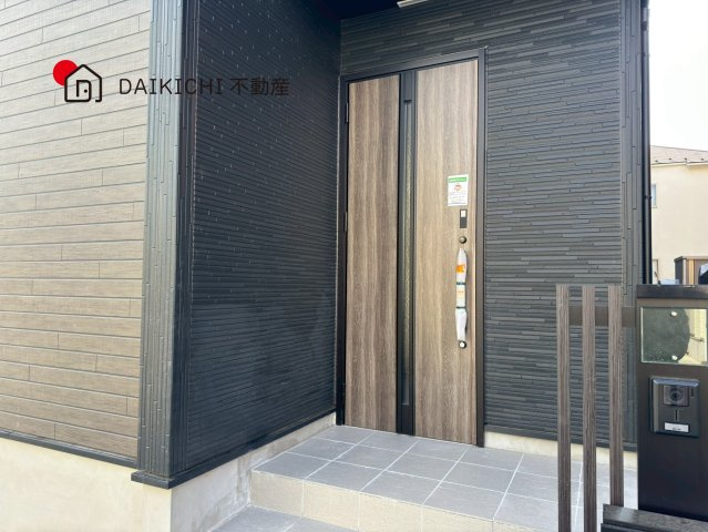 【玄関】 | 桶川市上日出谷8期　GRAFARE　新築戸建　全2棟　1号棟