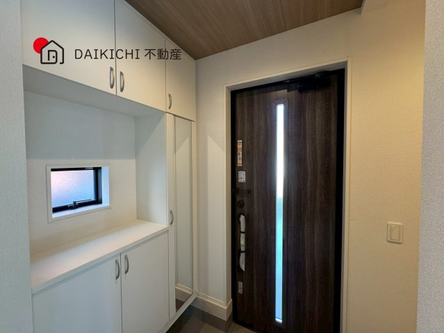 【玄関】 | 桶川市上日出谷8期　GRAFARE　新築戸建　全2棟　1号棟