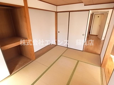 【寝室】 | Ｋ－ＦＬＡＴ川戸 | 開放的な寝室です