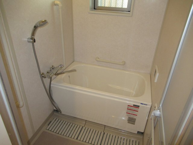 ハートフル湊川１ＤＫの浴室|落ち着いた空間のお風呂です