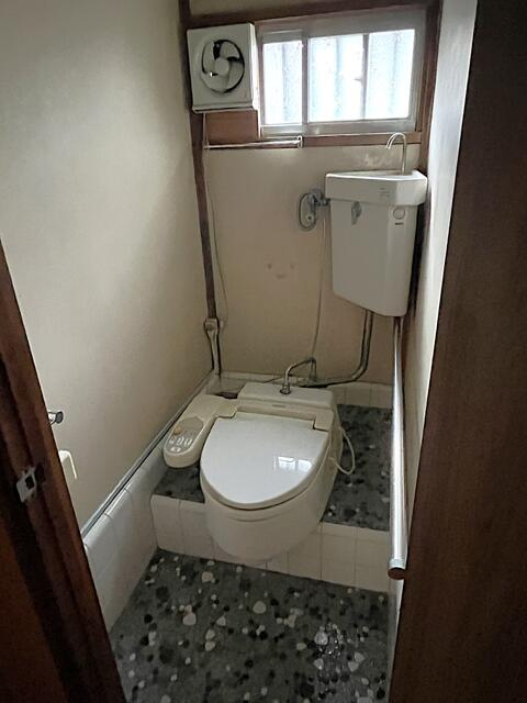 南小岩４丁目貸家のトイレ|温水洗浄便座です