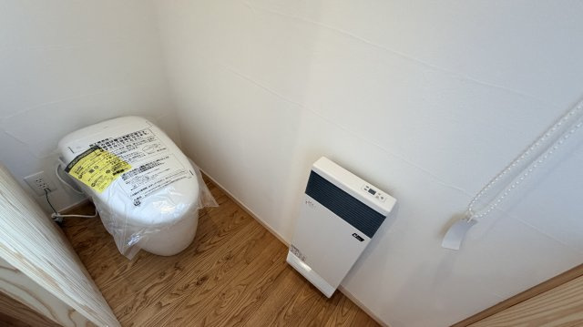 【動画付き】中軽井沢 借宿エリア 片流れ屋根が美しい新築戸建のトイレ
