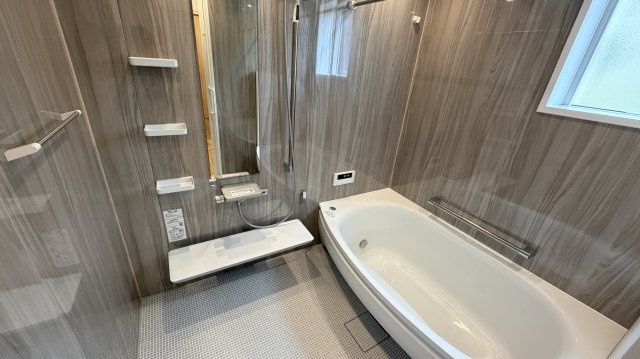 【動画付き】中軽井沢 借宿エリア 片流れ屋根が美しい新築戸建の浴室