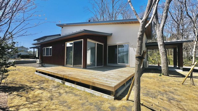 【動画付き】中軽井沢 借宿エリア 片流れ屋根が美しい新築戸建の庭
